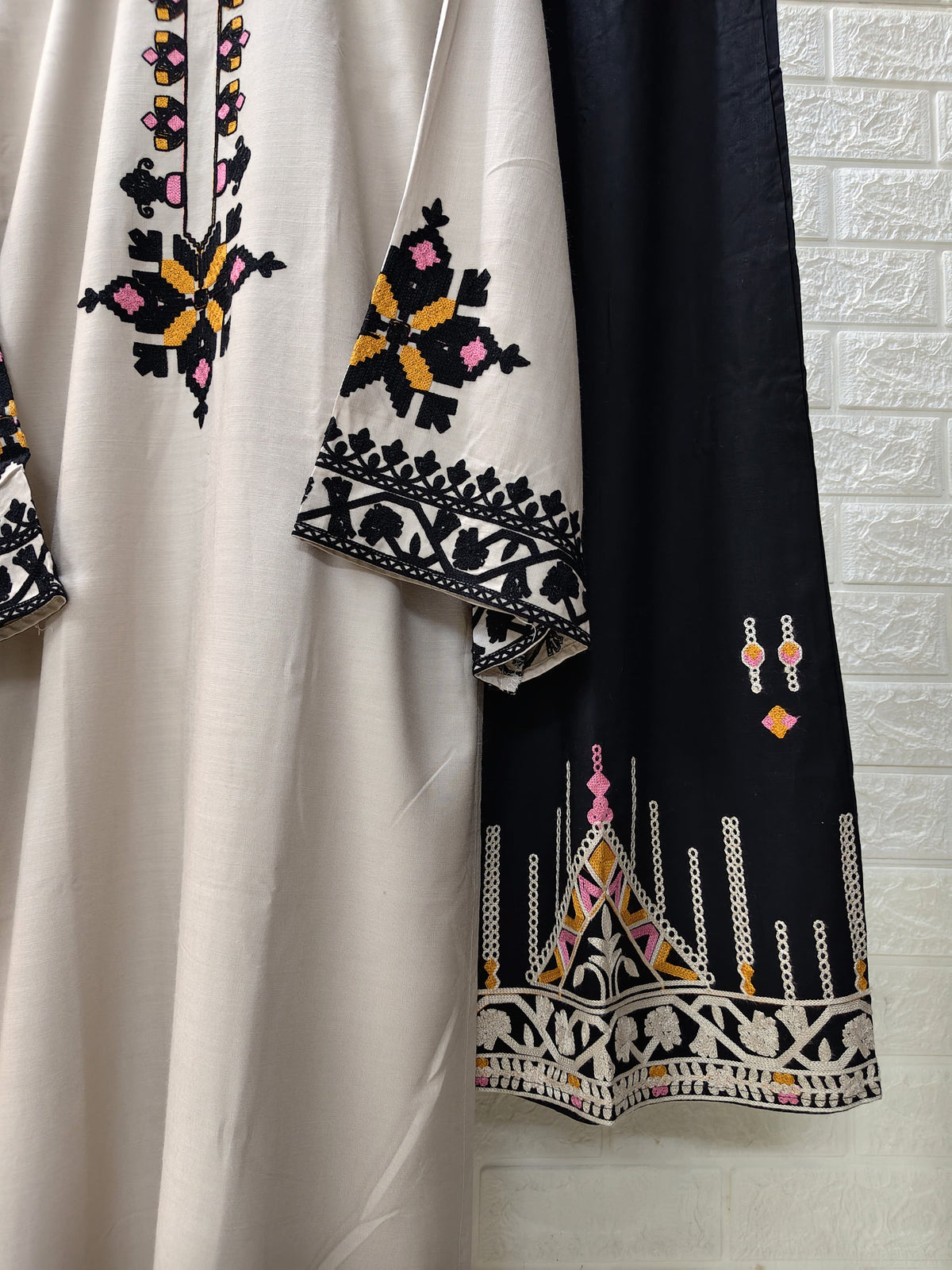 NEW LAUNCH EXQUISITE PREMIUM PAKISTANI PURE COTTON EMBROIDERED 🪡 3 PC WEAR 💖 - 1005