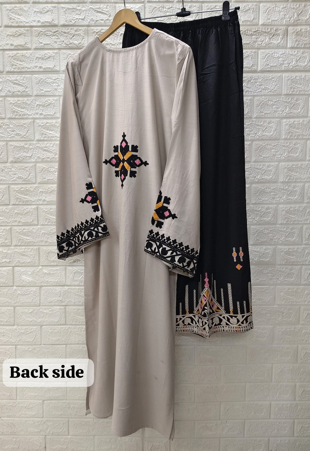 NEW LAUNCH EXQUISITE PREMIUM PAKISTANI PURE COTTON EMBROIDERED 🪡 3 PC WEAR 💖 - 1005