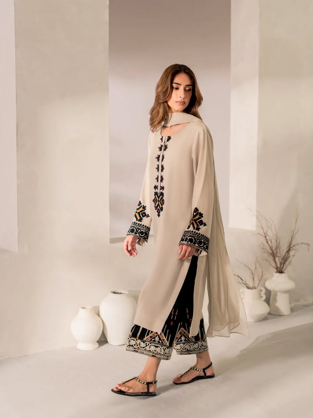 NEW LAUNCH EXQUISITE PREMIUM PAKISTANI PURE COTTON EMBROIDERED 🪡 3 PC WEAR 💖 - 1005