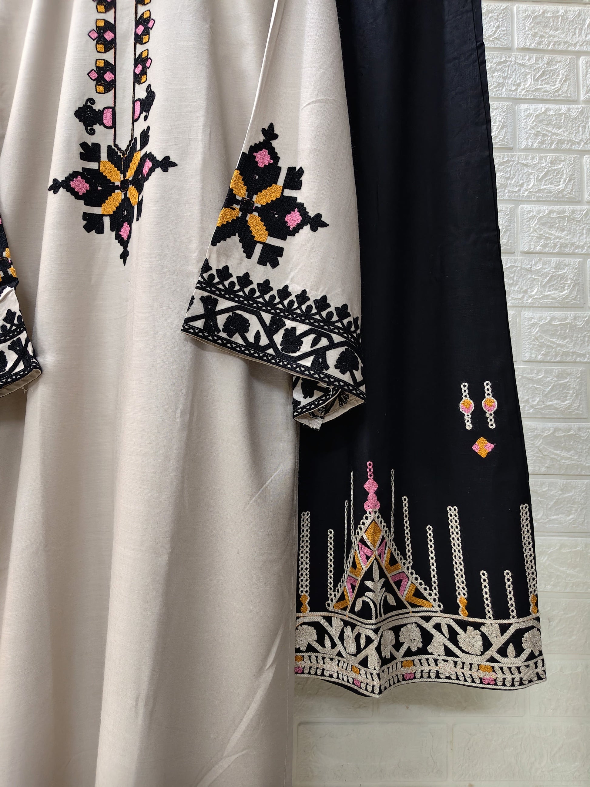 NEW LAUNCH EXQUISITE PREMIUM PAKISTANI PURE COTTON EMBROIDERED 🪡 3 PC WEAR 💖 - 1005