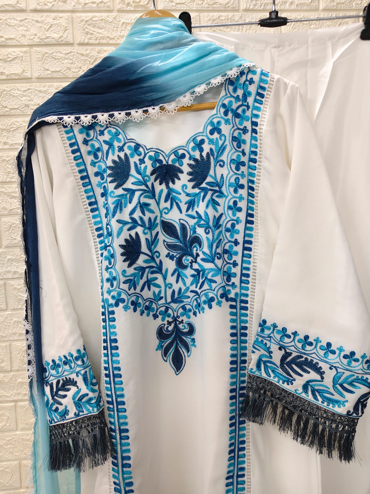 EXQUISITE PREMIUM EMBROIDERED KASHMIRI SETS - 1001